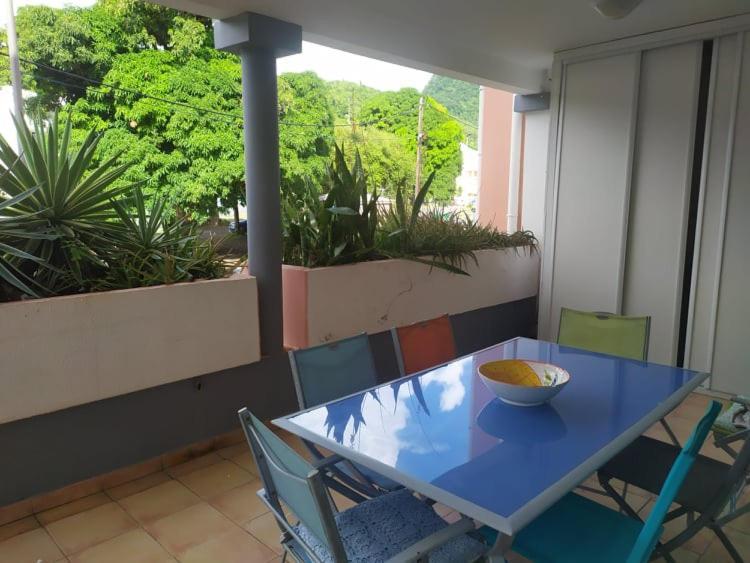 Charmant Appartement En Bord De Mer Avec Piscine Gourbeyre Exterior foto